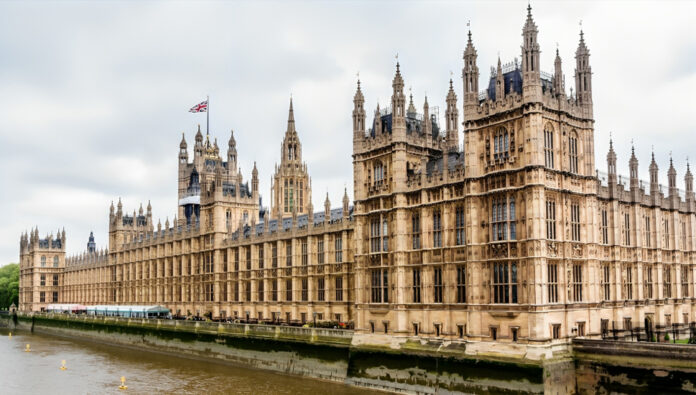 المشرعون البريطانيون يدعون الى ادراج قوات الحرس في قائمة الإرهاب