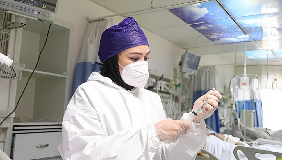 مسؤول حكومي: في إيران يموت المرضى بسبب نقص الممرضات