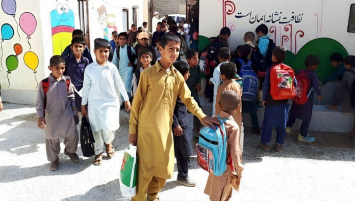 نظام الملالي يغلق بعض المدارس في زاهدان