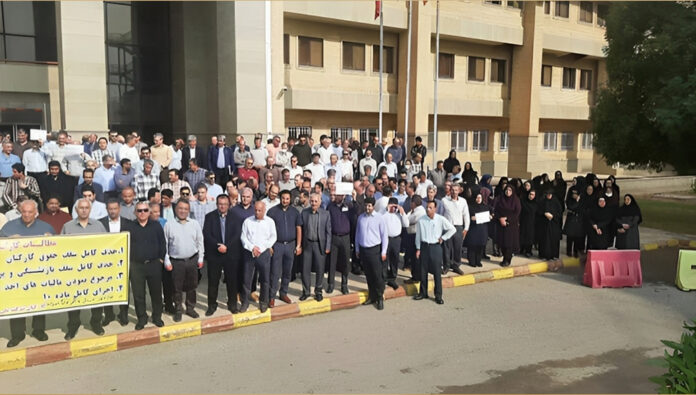 استمرار احتجاجات العاملين الرسميين  في شركة النفط الايرانية في ماهشهر وآغاجاري