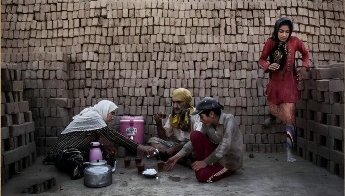 الضرائب، السرقة الحكومية الرسمية في إيران