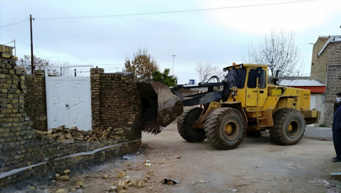 من أجل خلق الخوف والرعب، يقوم نظام الملالي بتدمير منازل المحرومين