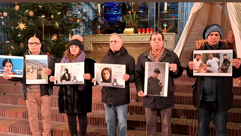 برلين، ألمانيا – مراسم الصلاة والدعاء في الكنيسة تخليدا لشهداء الانتفاضة الوطنية في إيران