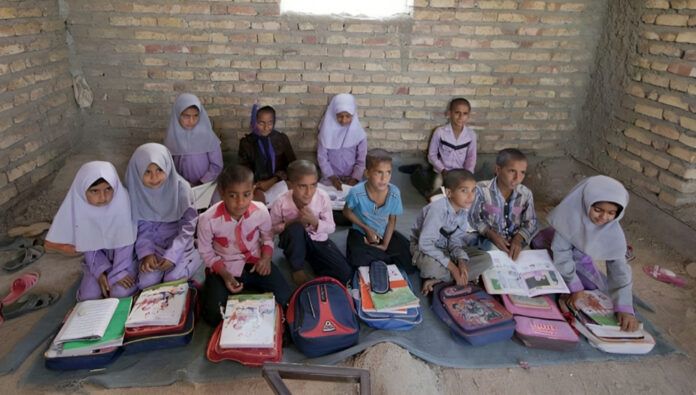 3.5 مليون طالب إيراني  يدرسون في مدارس خطرة