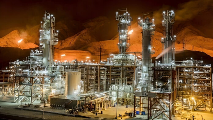 سيطرة قوات الحرس على صناعة النفط في إيران