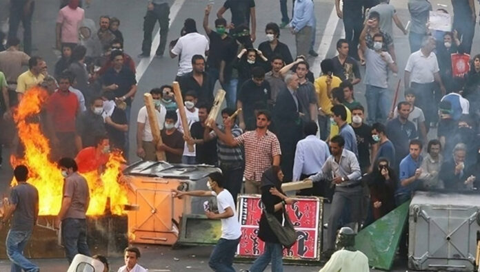 مسرحية الانتخابات والظروف المتفجرة للمجتمع الإيراني