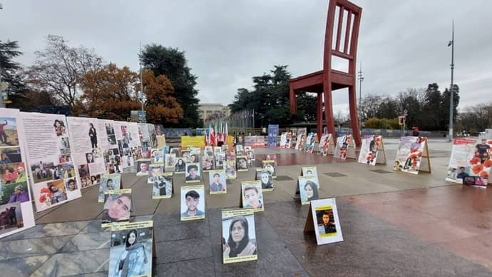 جنيف - تظاهرة الجالية الإيرانية تنديدًا بمشاركة إبراهيم رئيسي في اجتماع المنتدى العالمي للاجئين التابع للأمم المتحدة