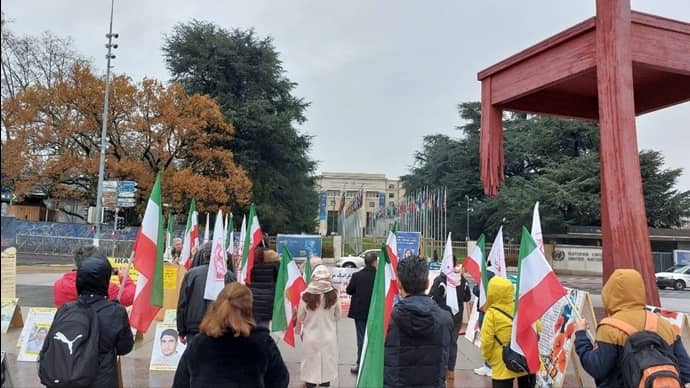 جنيف - تظاهرة الجالية الإيرانية تنديدًا بمشاركة إبراهيم رئيسي في اجتماع المنتدى العالمي للاجئين التابع للأمم المتحدة