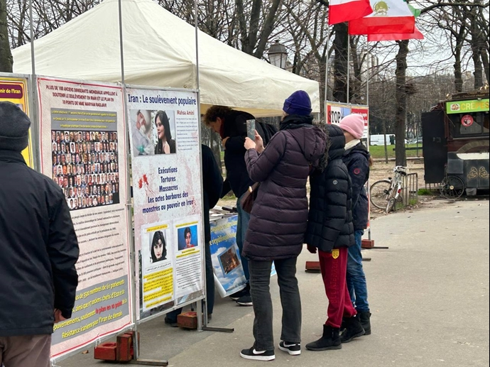 باريس وزيورخ - معرض لصور شهداء الثورة الإيرانية