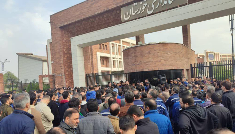 إضراب ومسيرة احتجاجية لعمال صناعة الصلب في الأهواز