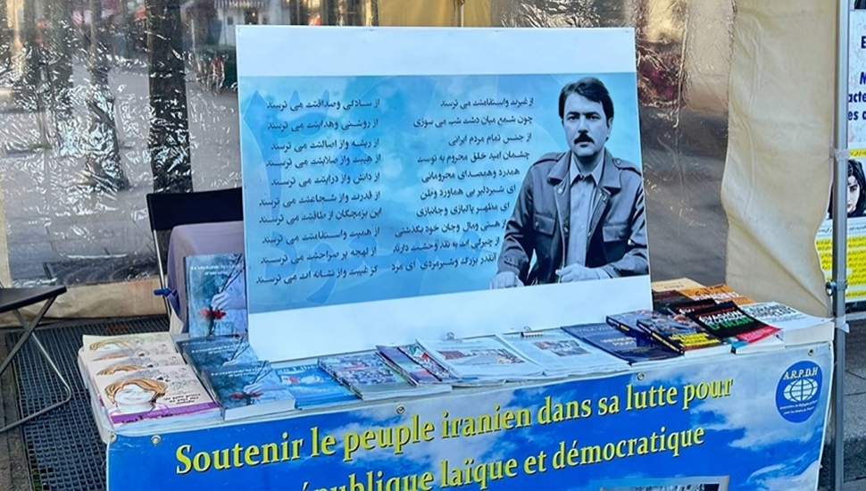 باريس وبرلين - طاولة كتب ومعرض لصور شهداء الانتفاضة الإيرانية  