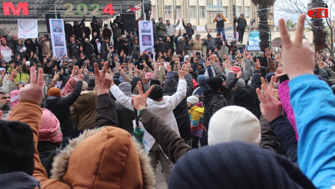 رغم المطر والبرد القارس... منتفضو السويداء يواصلون حراكهم في شهره السادس