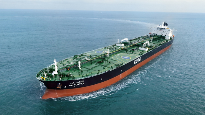 إصابة سفينة شحن تابعة لشركة إيغل بلك الأمريكية بصاروخ في خليج عدن