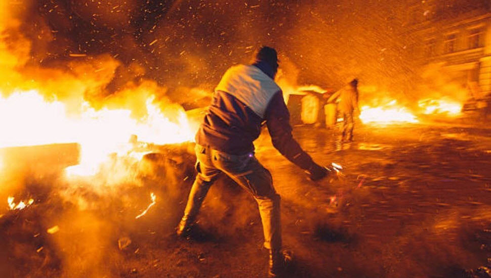 نيويورك تايمز أفضل طريقة لردع نظام الملالي هي زيادة الضغط من داخل إيران