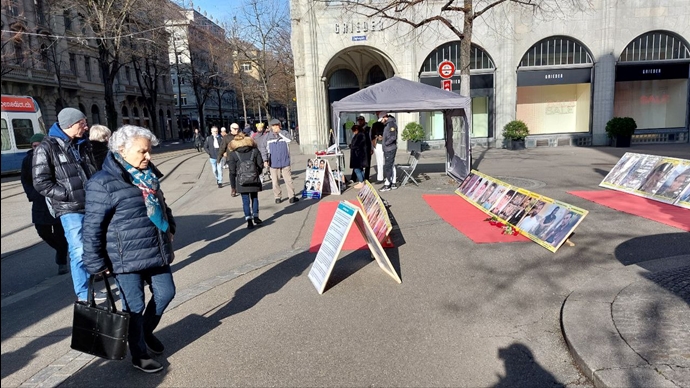 زيورخ سويسرا – طاولة كتاب ومعرض لصور الشهداء احتجاجا على عمليات الإعدام في إيران
