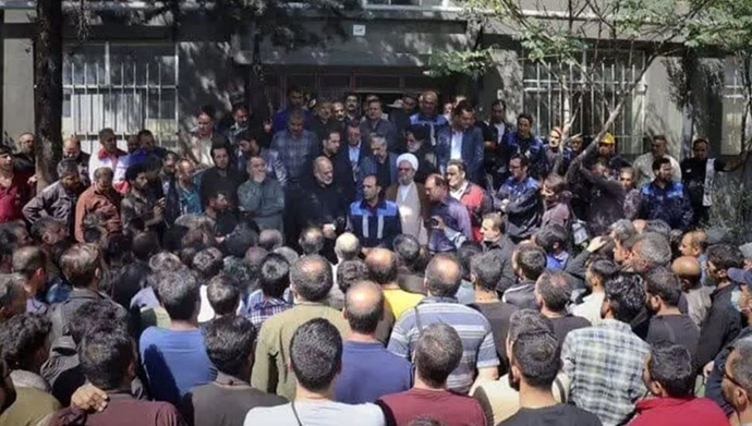 تواصل الاحتجاجات في إيران من عمال المناجم إلى عمال البتروكيماويات ومتقاعدو الاتصالات