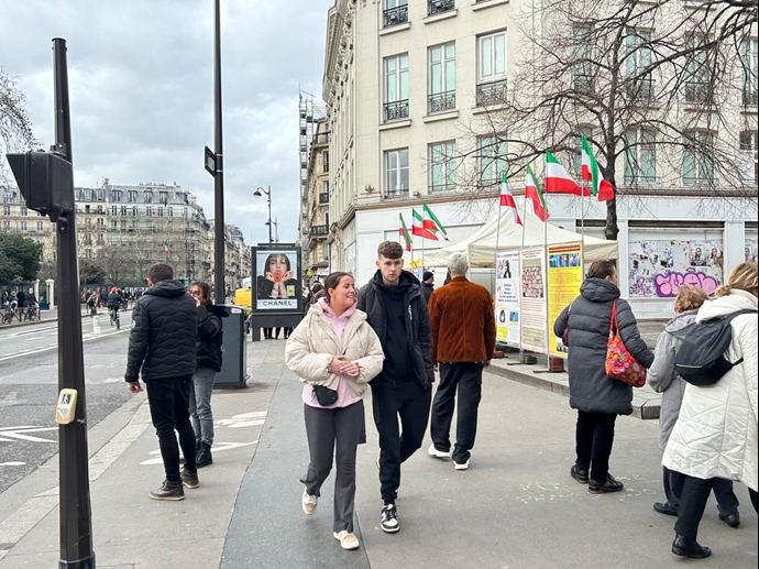 تقرير مصور - باريس وسانت غالن ولوتزيرين سويسرا – إقامة طاولة كتب