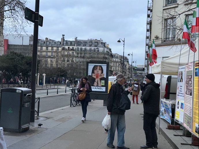 تقرير مصور - باريس وسانت غالن ولوتزيرين سويسرا – إقامة طاولة كتب