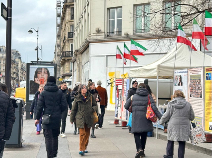 تقرير مصور - باريس وسانت غالن ولوتزيرين سويسرا – إقامة طاولة كتب