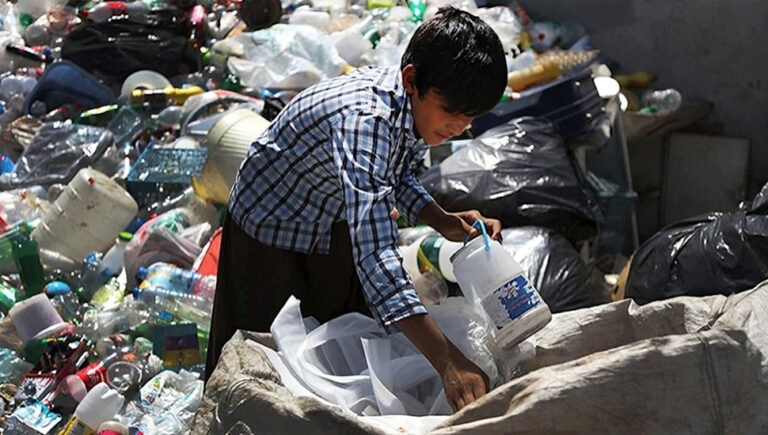 أكثر من 7000 شخص ينبشون القمامة في طهران