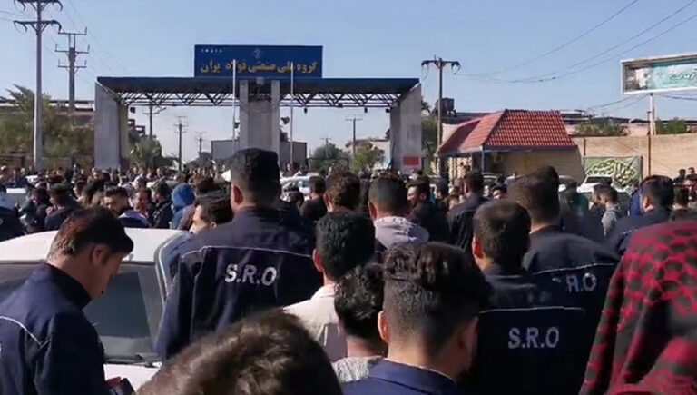 مظاهرة حاشدة لعمال المجموعة الوطنية للصلب في الأهواز: نحن نقاتل ضد الظلم