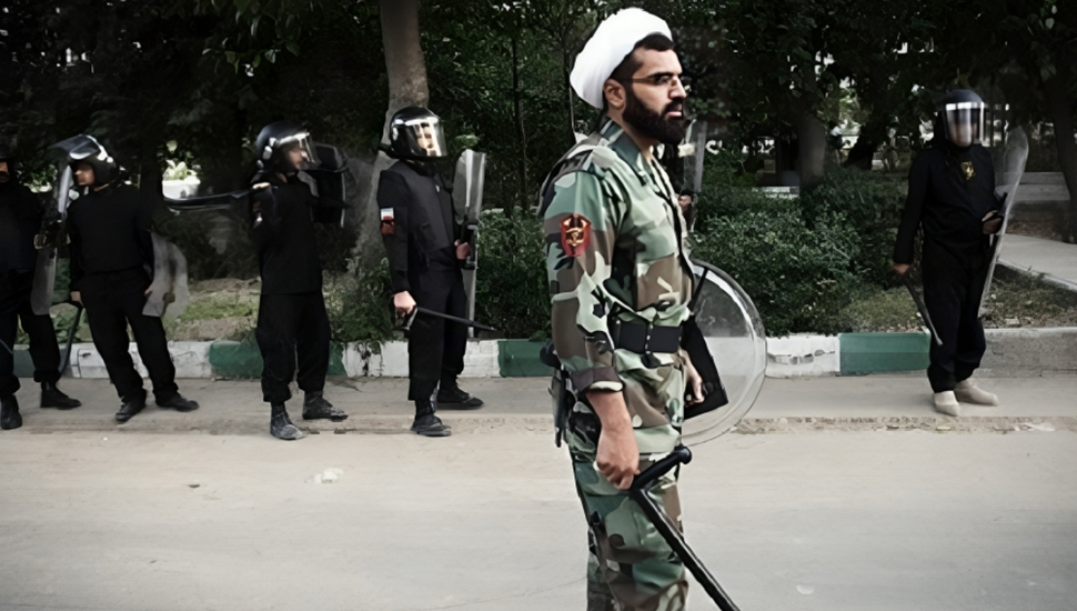 لماذا تصاعد القمع والإعدامات وإثارة الحرب؟