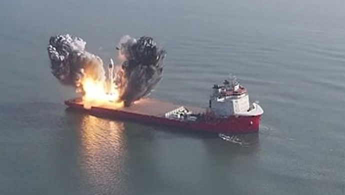 هجوم الحوثيين على سفينة شحن في خليج عدن