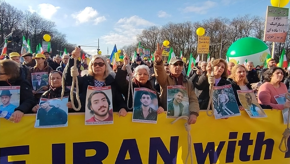 وكالات أنباء دولية تتناقل مظاهرات الإيرانيين في برلين