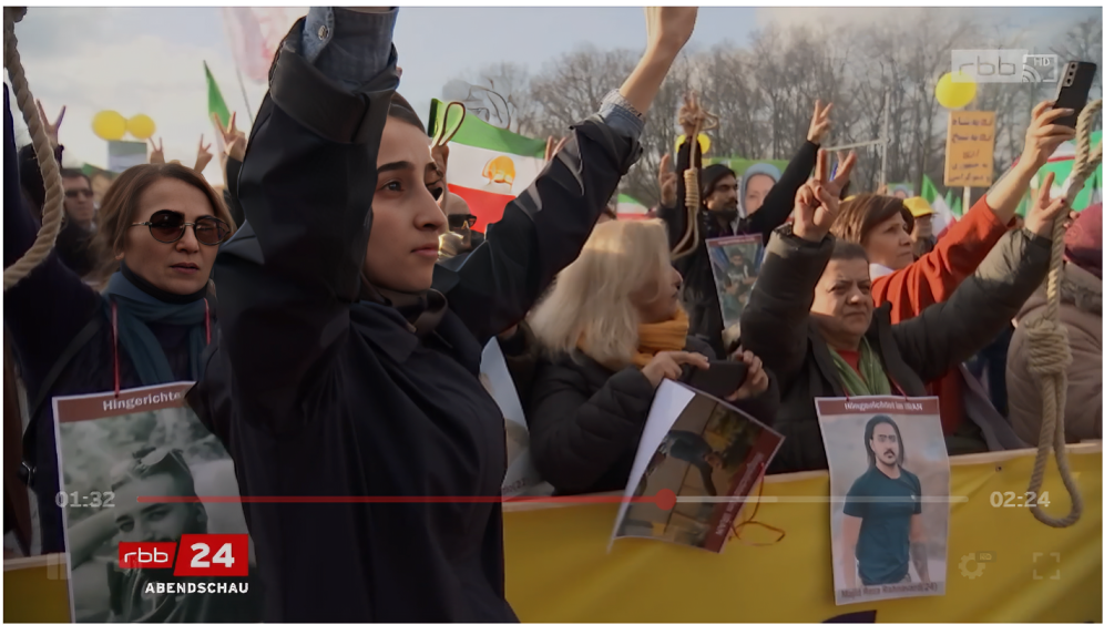 تلفزيون برلين ينقل احتجاجات ومسيرات الإيرانيین في ذكرى الثورة المناهضة للملكية