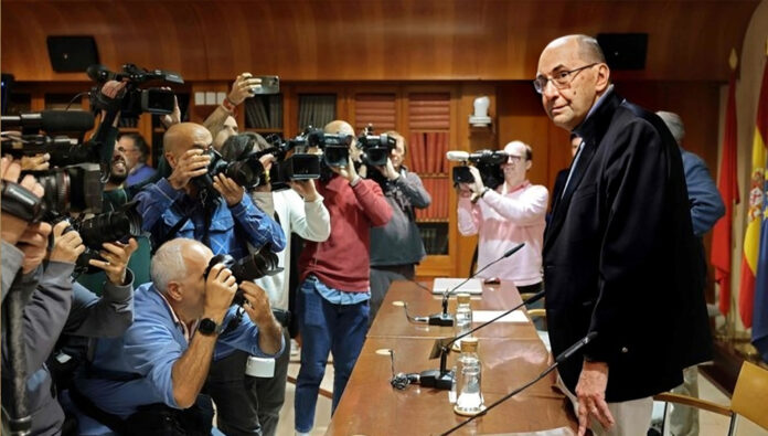 رويترز: في أول مؤتمر صحفي له بعد تعرضه لإطلاق نار، أعلن فيدال كوادراس، أن النظام الإيراني أمر بالهجوم