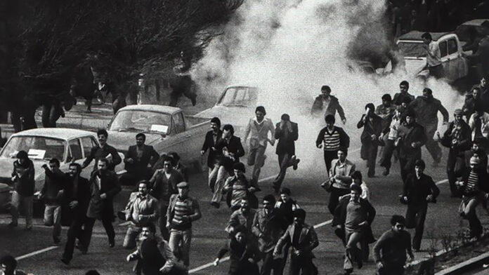 من كان خميني وكيف سرق الثورة الإيرانية (2)