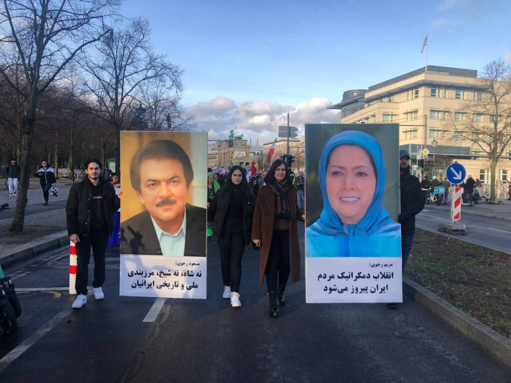 تظاهرات الجالية الإيرانية تحظى باهتمام في وسائل الإعلام العالمية – ذكرى الثورة المناهضة للملكية