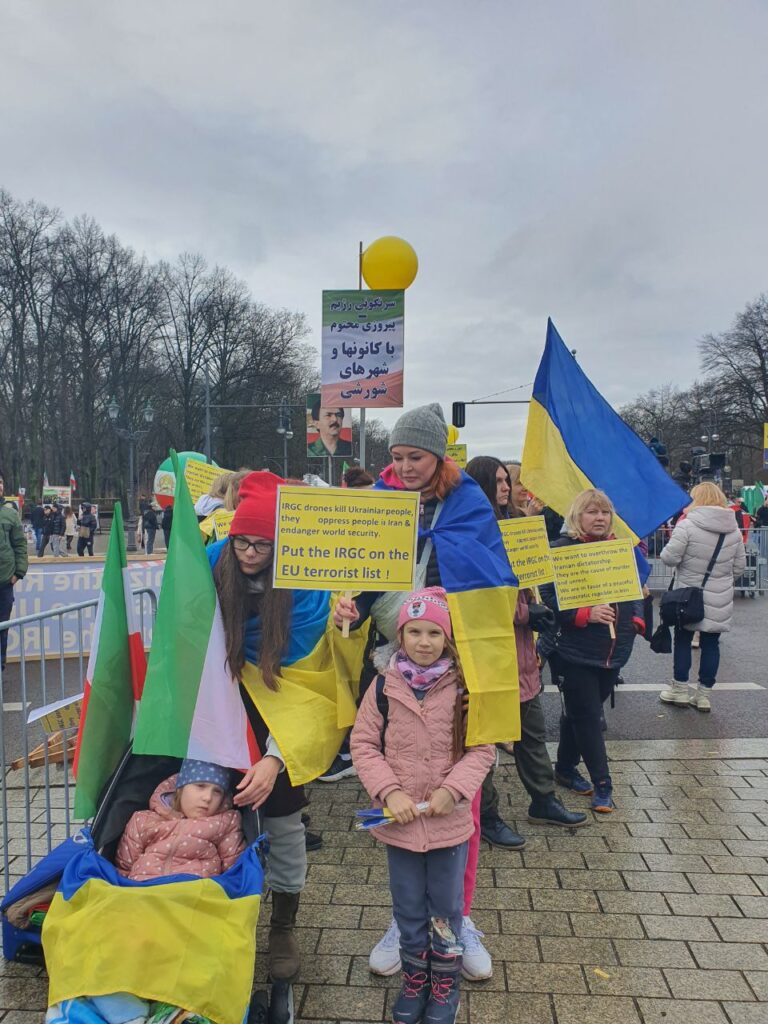 مظاهرات حاشدة للإيرانيين في برلين وباريس ولندن وبروكسل وأمستردام : لا لنظام الشاه لا لنظام الملالي