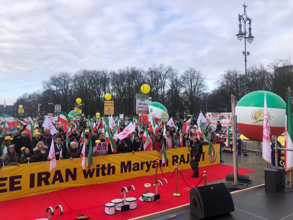 مظاهرات حاشدة للإيرانيين في برلين وباريس ولندن وبروكسل وأمستردام : لا لنظام الشاه لا لنظام الملالي
