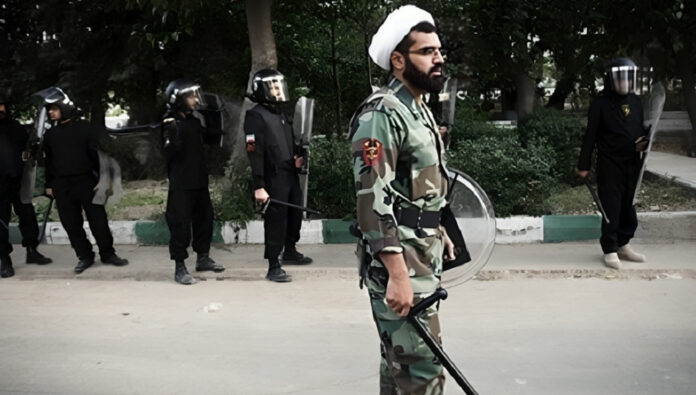 لماذا تصاعد القمع والإعدامات وإثارة الحرب؟