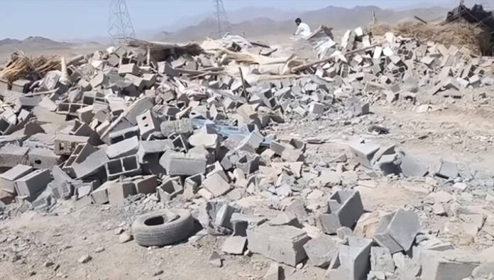 هدم أكواخ المواطنين البلوش المضطهدين من قبل عناصر نظام الملالي القمعيين