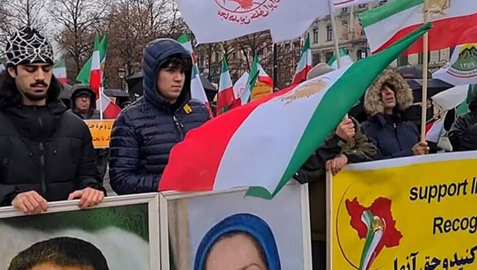 أوسلو- مظاهرة أمام البرلمان النرويجي  تنديدا بتزايد عدد الإعدامات في إيران