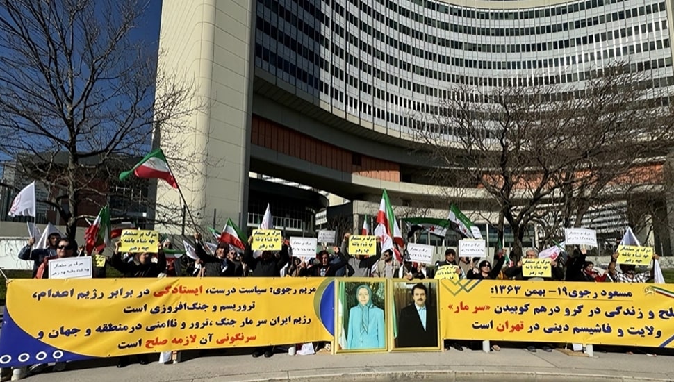 وقفة احتجاجية في فيينا تطالب بإحالة الملف النووي الإيراني إلى مجلس الأمن وتفعيل آلية الزناد