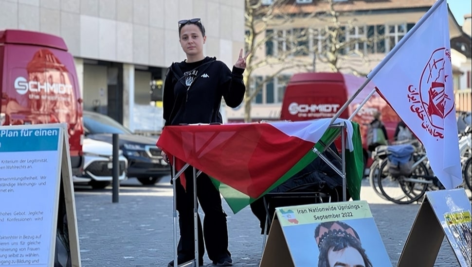 سويسرا – طاولة كتب ومعرض لصور الشهداء تضامنا مع الانتفاضة الوطنية في إيران