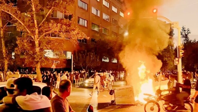 نظرة إلى إيران في العام الإيراني الماضي!