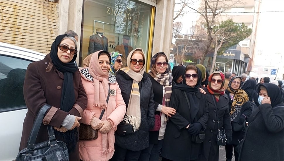 موجة احتجاجات واسعة تعم إيران اعتراضًا على تدهور الأوضاع المعيشية