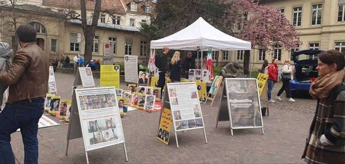 تقرير مصور – هایدلبرغ – طاولة كتب ومعرض لصور شهداء الانتفاضة الإيرانية