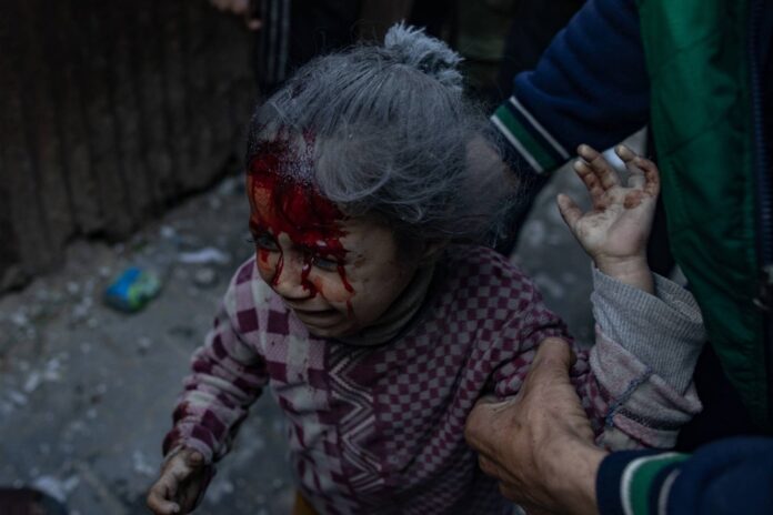 قصف إسرائيلي على خيام النازحين في غزة يخلف 8 قتلى – ارتفاع قتلى الفلسطينين إلى 31045