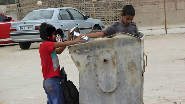 نصف سكان إيران تحت خط الفقر المطلق