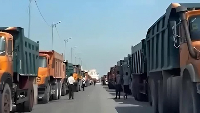 إضراب السائقين في ایرانشهر: مطالبة بزيادة حصة الوقود