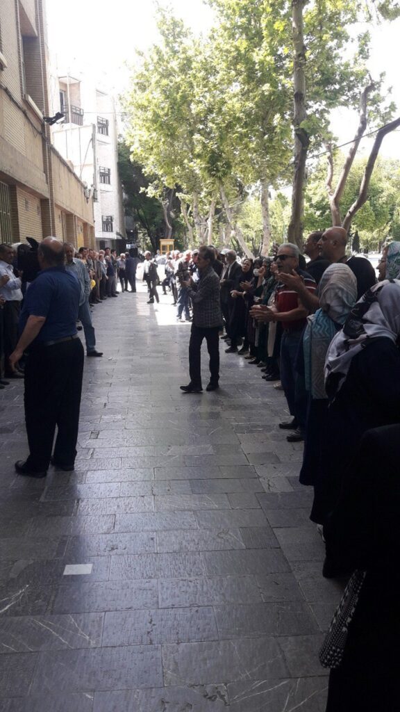 متقاعدو الاتصالات يستأنفون الاحتجاجات في جميع أنحاء إيران