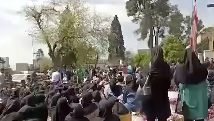 احتجاج الممرضين والممرضات في مدن مختلفة من إيران