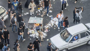 وسط الخوف من الانفجار الاجتماعي، يدق مسؤولو الحكومة الإيرانية ناقوس الخطر بشأن الإخفاقات الاقتصادية