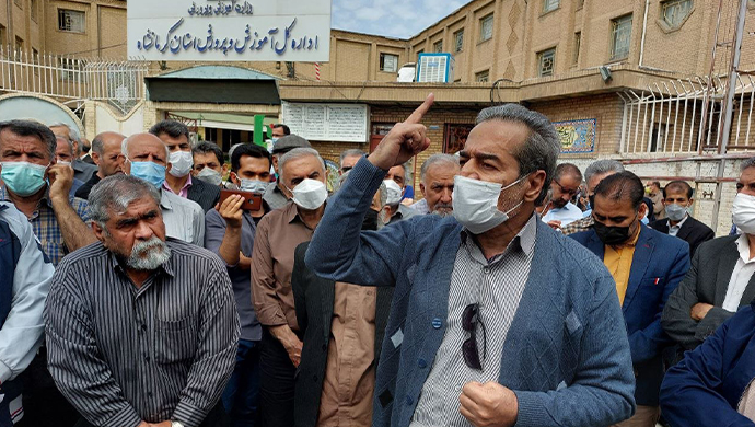 الوضع الصعب للمعلمين في إيران : فجوة رواتب المعلمين في إيران مقارنة بالعالم