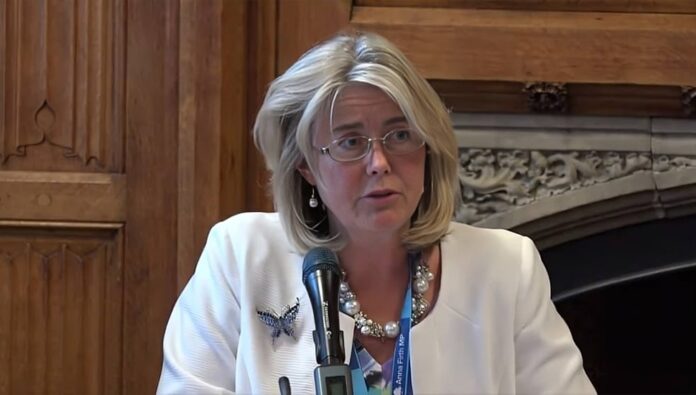 آنا فيرث: انضممت إلى المجلس الوطني للمقاومة الإيرانية في البرلمان لمناقشة التعامل مع إرهاب النظام الإيراني